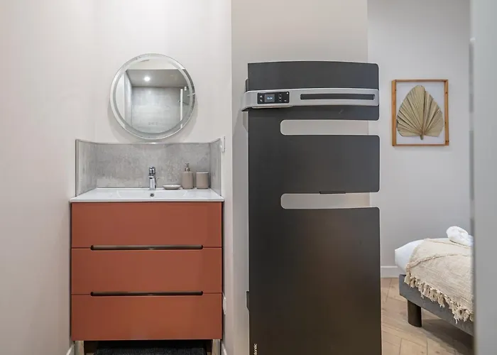 Aphrodite Palace N3 * Tours